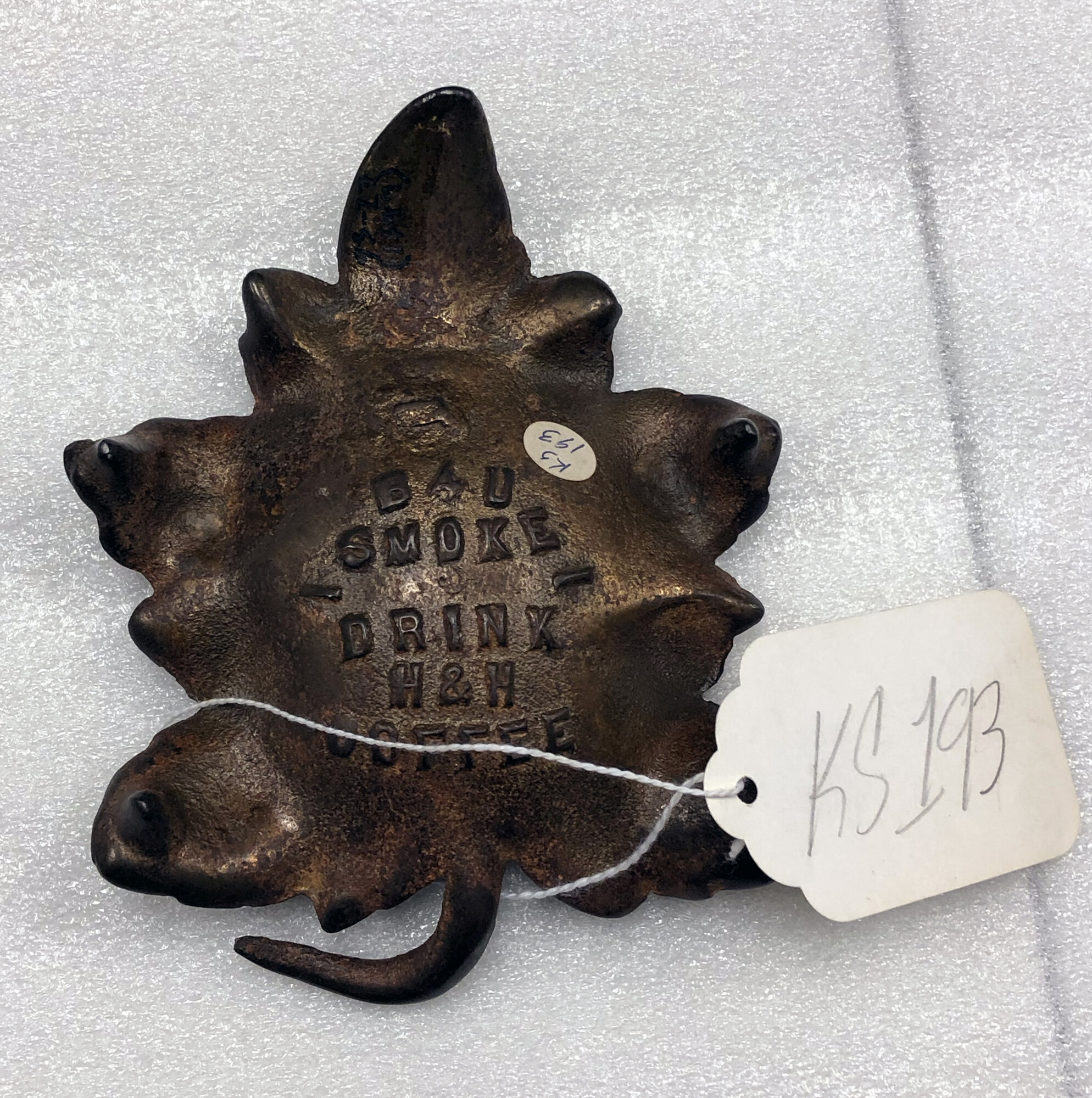 H and H coupon premium leaf ashtray — bottom, Eat Smoke Drink H&H Coffee, KS 193, Witte, 15 October 2019