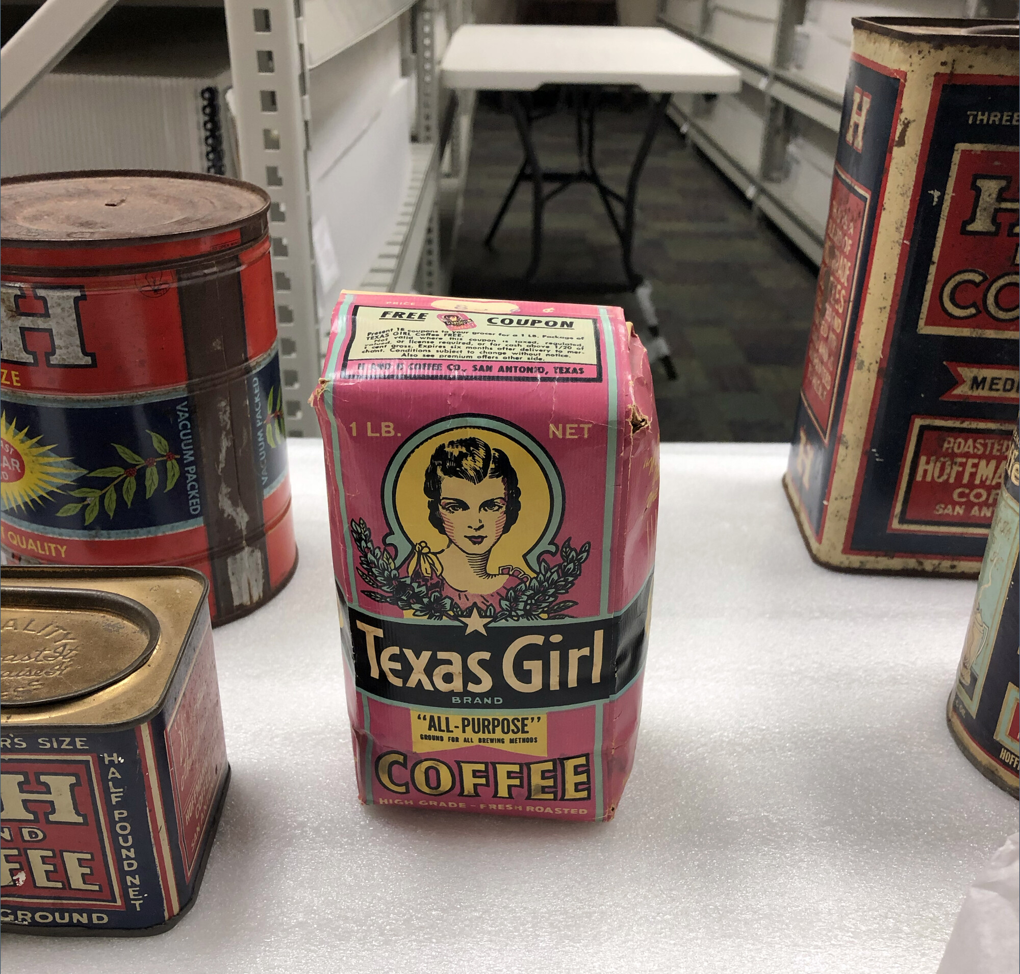 Texas Girl bag with H and H Blend tins, Witte, 15 October 2019